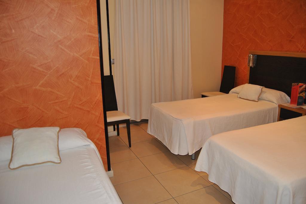 Fuente De La Magdalena Hotel Santa Amalia Стая снимка